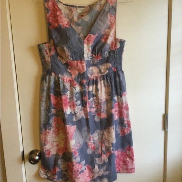LOFT Dresses & Skirts - Ann Taylor loft dress Summer flowery v neck